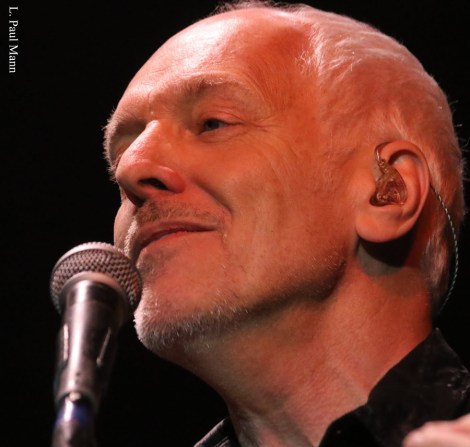 Peter-Frampton-Rocks-Fifth-Annual-Notes-For-Notes-Concert-2