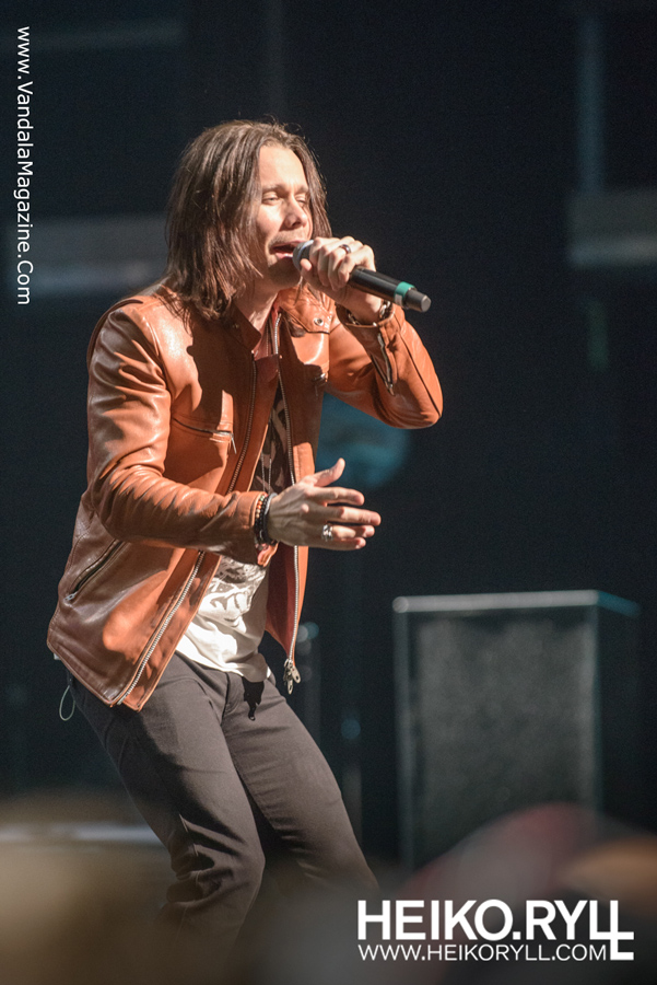 Slash Featuring Myles Kennedy & The Conspirators October 10th, 2015,