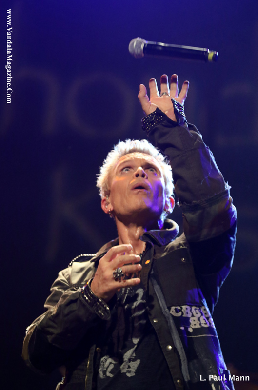 Rhondas Kiss December 2015 Vandala Photo Credit L. Paul Mann