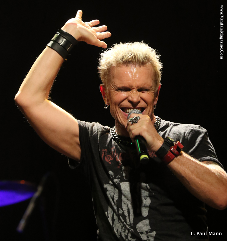 Rhondas Kiss December 2015 Vandala Photo Credit L. Paul Mann