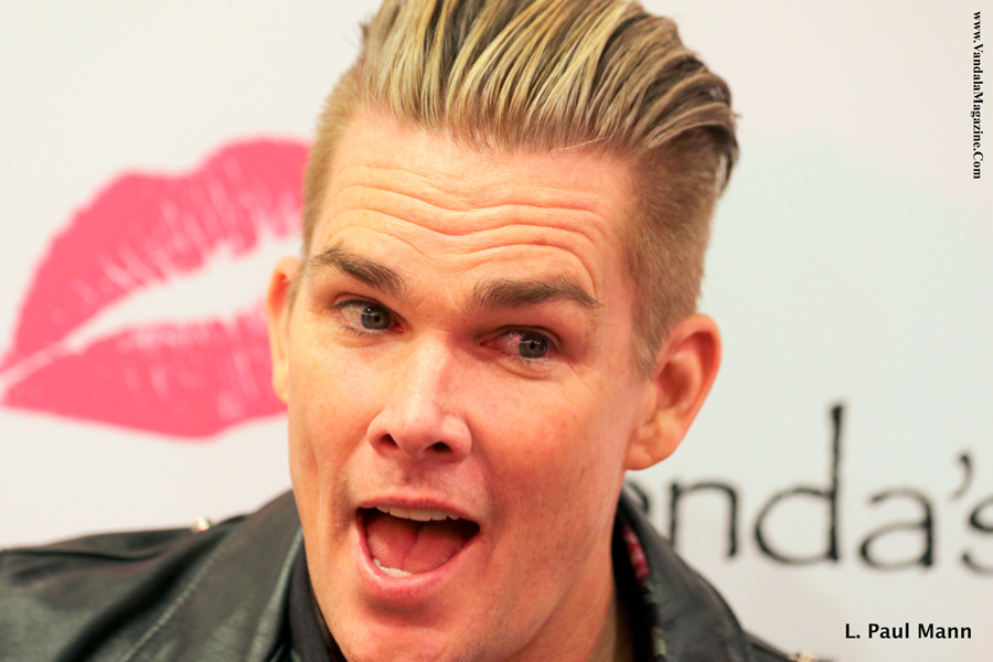 Rhondas Kiss December 2015 Vandala Photo Credit L. Paul Mann