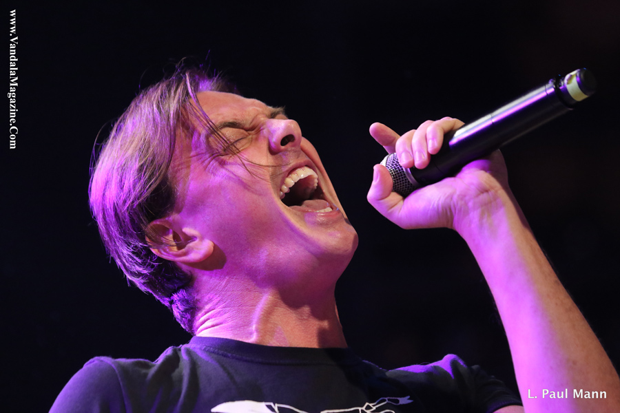 Rhondas Kiss December 2015 Vandala Photo Credit L. Paul Mann